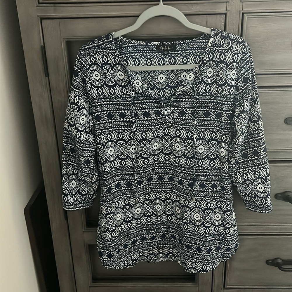 Antila Femme size small blue and white print blouse
